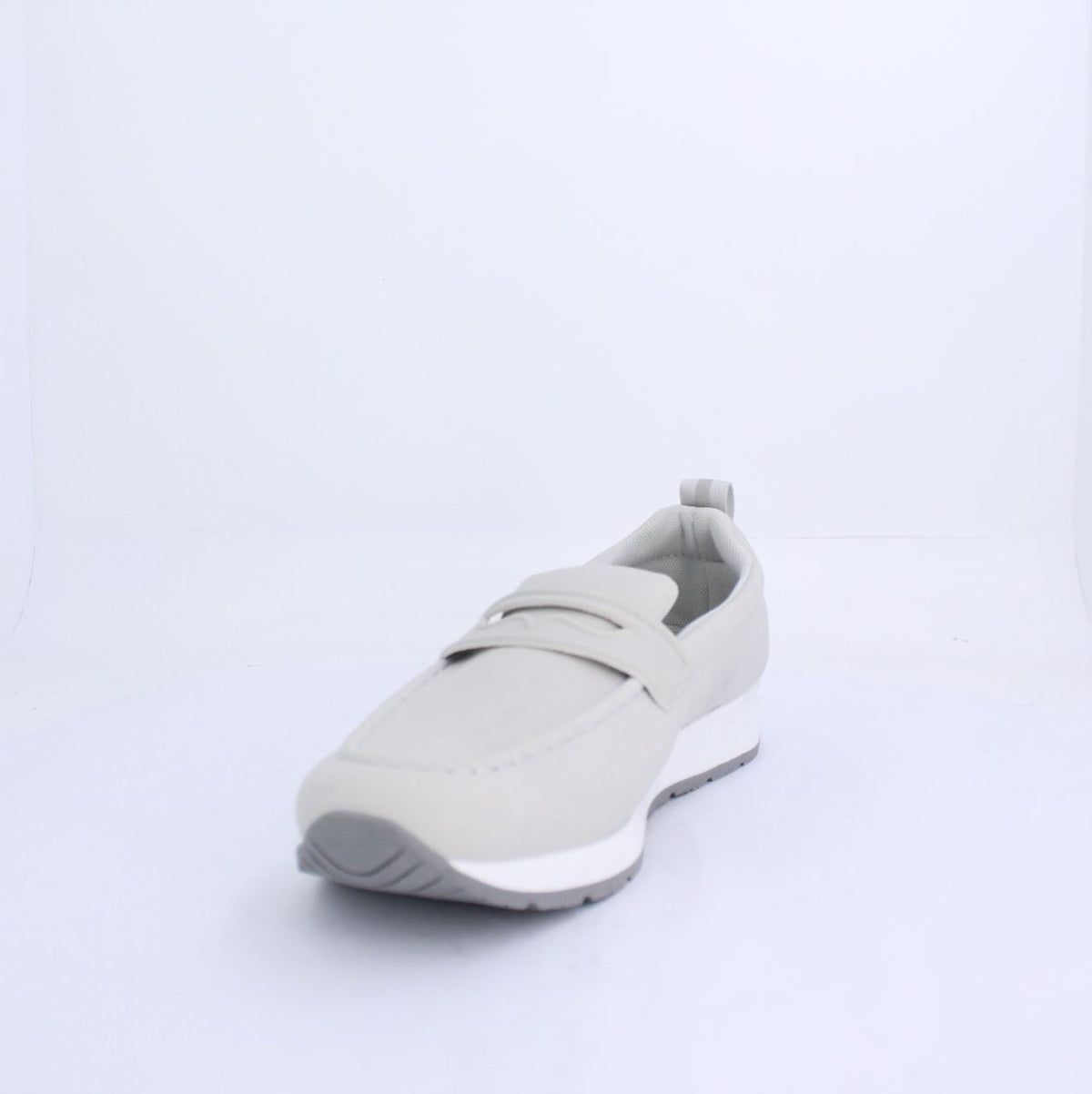 Grey Marley mocassin with strap and white midsole, displaying a modern and sporty loafer-style design in synthetic material.