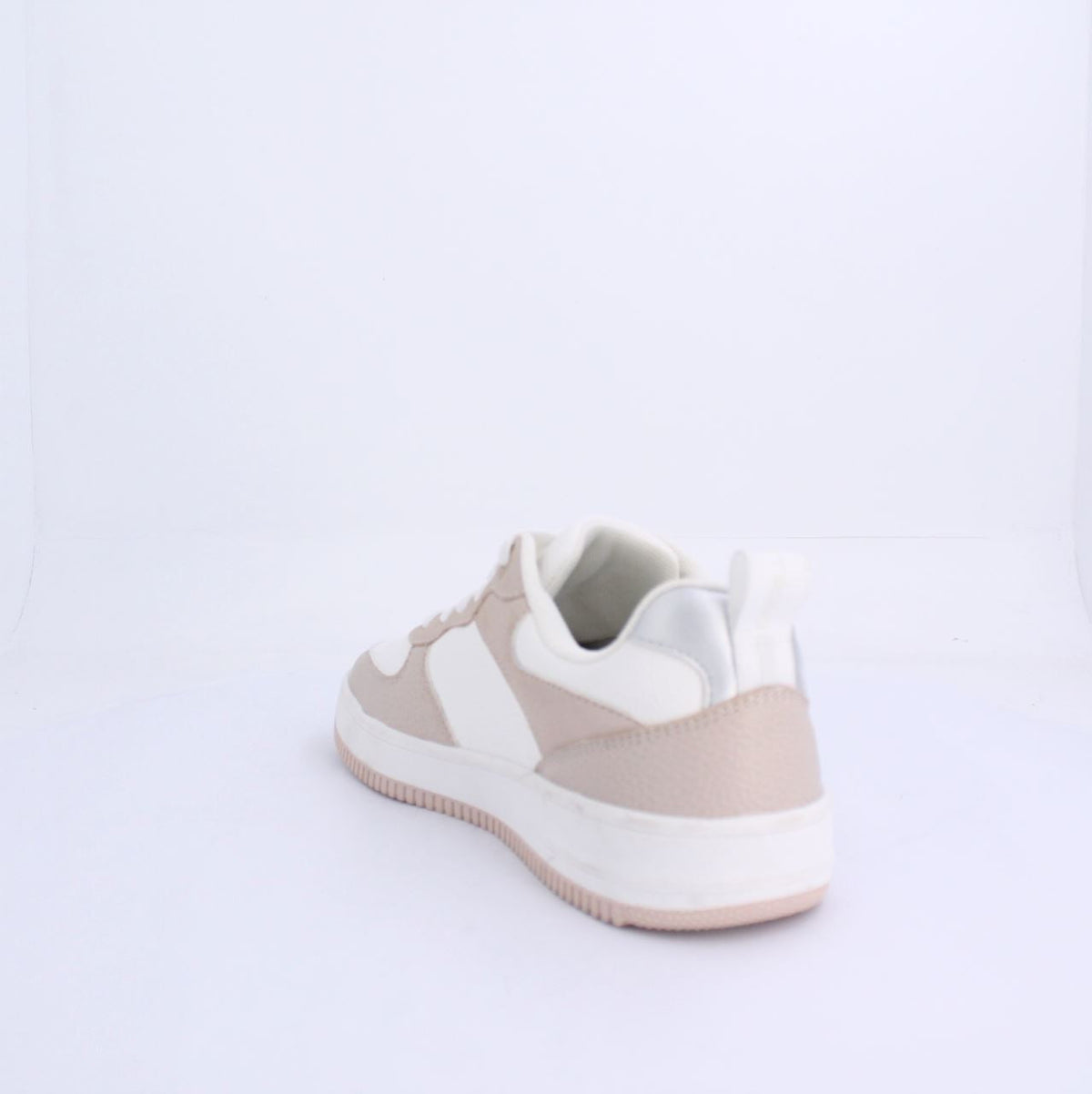 Casual Alexis sneakers in nude, showcasing a modern design with beige and white tones, white laces, and Milano branding.